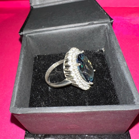 Princess Diana Style Ring Tanzanite & White Zircon (.925) - Picture 4 of 4